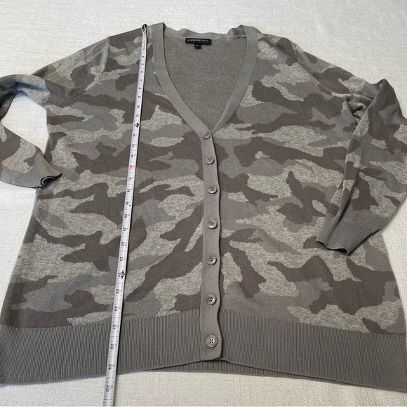 Lane Bryant Camo Sweater Cardigan Size 18/20 - Picture 7 of 7